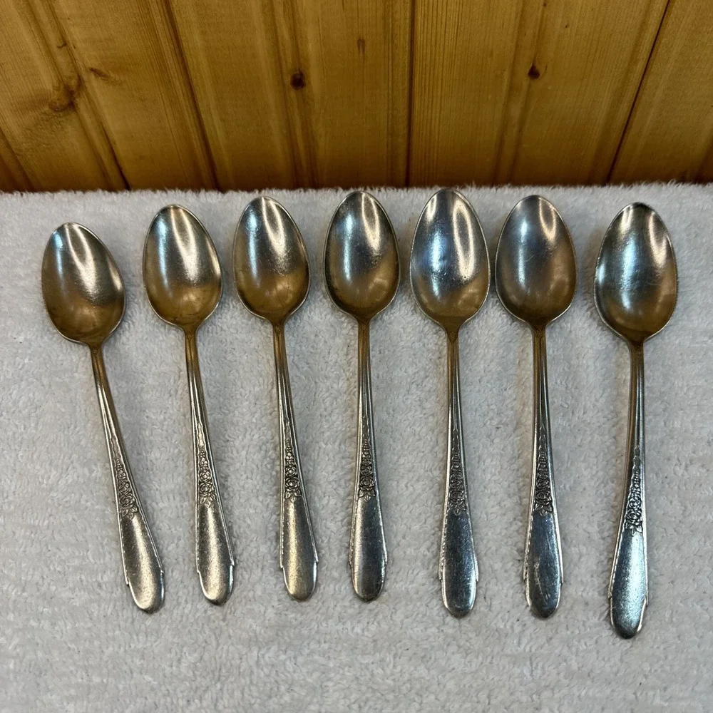 7 Vintage Wm Rogers & Son Gardenia Silverplate Flatware Teaspoons